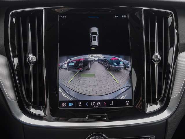 Volvo  B4 AWD Plus LED