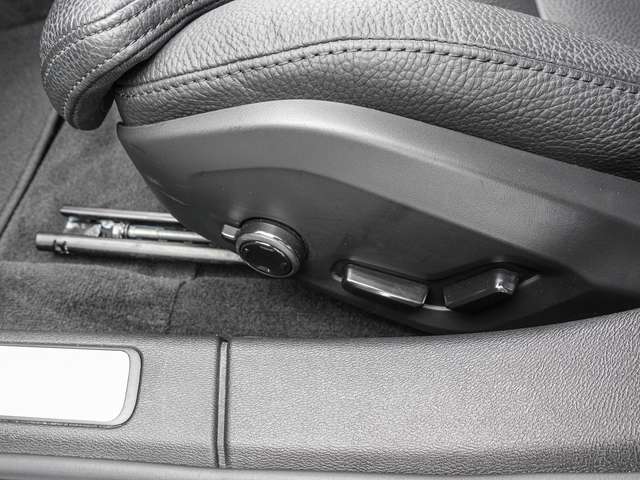 Volvo  B4 AWD Plus LED