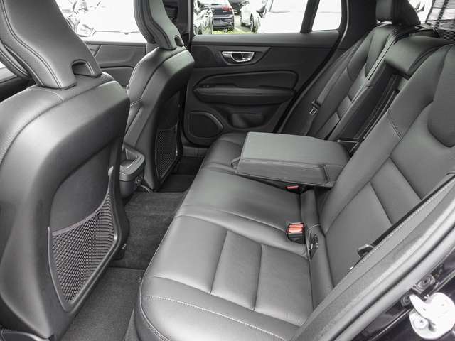 Volvo  B4 AWD Plus LED