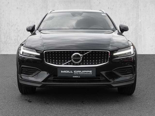 Volvo  B4 AWD Plus LED