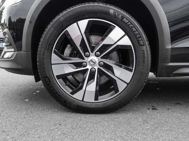 Volvo  B4 AWD Plus LED