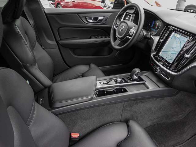 Volvo  B4 AWD Plus LED