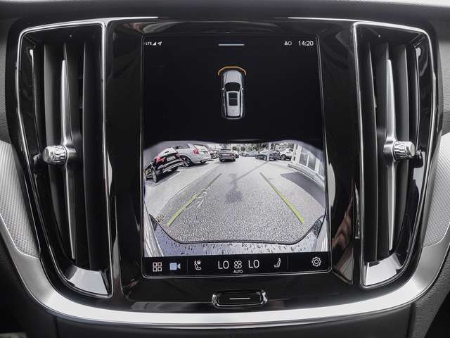Volvo  B4 AWD Plus AHK LED