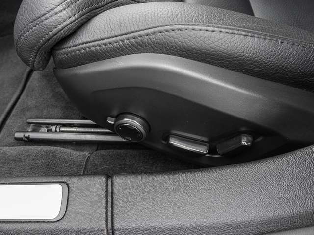 Volvo  B4 AWD Plus AHK LED