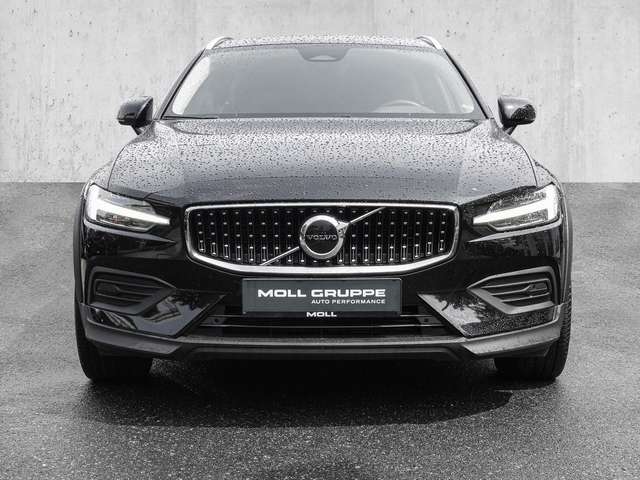 Volvo  B4 AWD Plus AHK LED