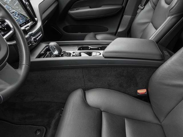Volvo  B4 2WD Plus Dark SHZ AUT EL. HECK FLA KAM