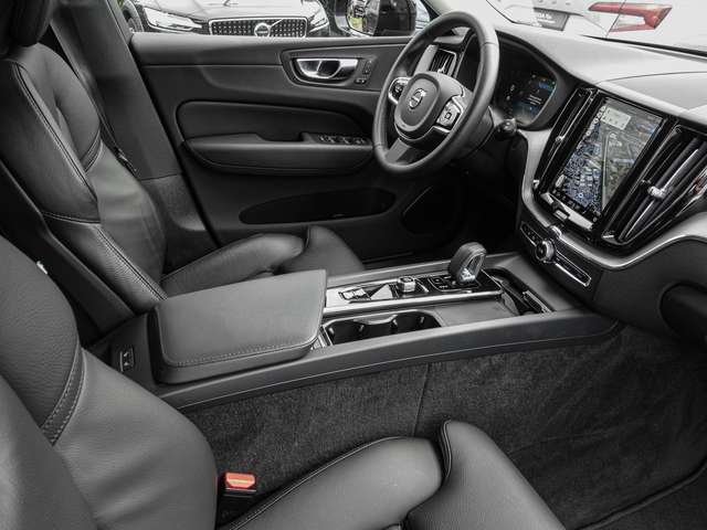 Volvo  B4 2WD Plus Dark SHZ AUT EL. HECK FLA KAM