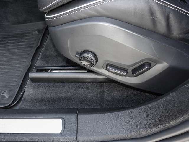 Volvo  AWD R Design ACC AUT DYNLICHT EL. HECK FLA
