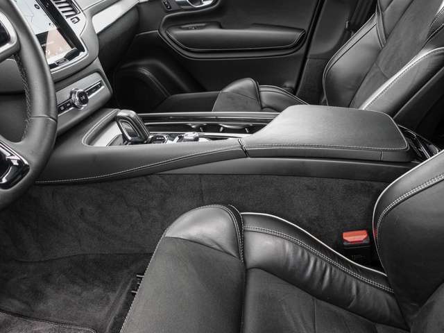 Volvo  B5 AWD R-Design Pano 360Grad ACC