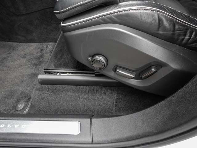 Volvo  B5 AWD R-Design Pano 360Grad ACC