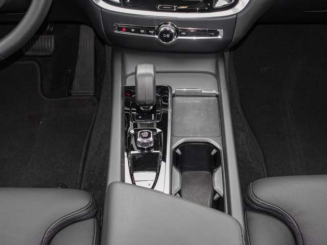 Volvo  B4 AWD Plus 4xSHZ ACC LED