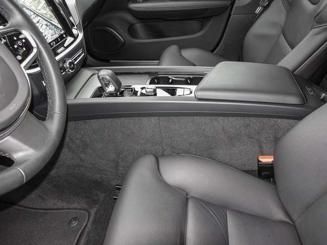 Volvo  B4 AWD Plus 4xSHZ ACC LED