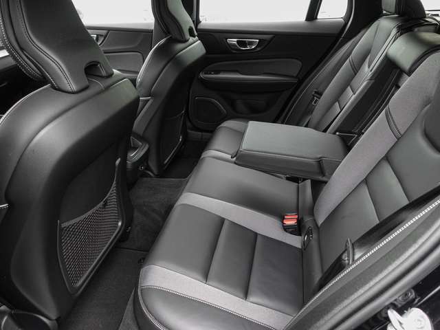 Volvo  B4 AWD Plus 4xSHZ  AHK Harman/Kardon