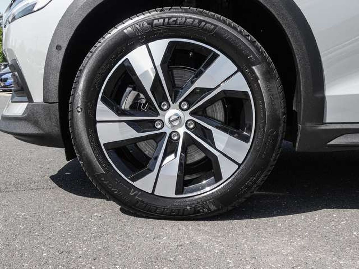 Volvo  B4 AWD Plus 4xSHZ ACC LED Kamera