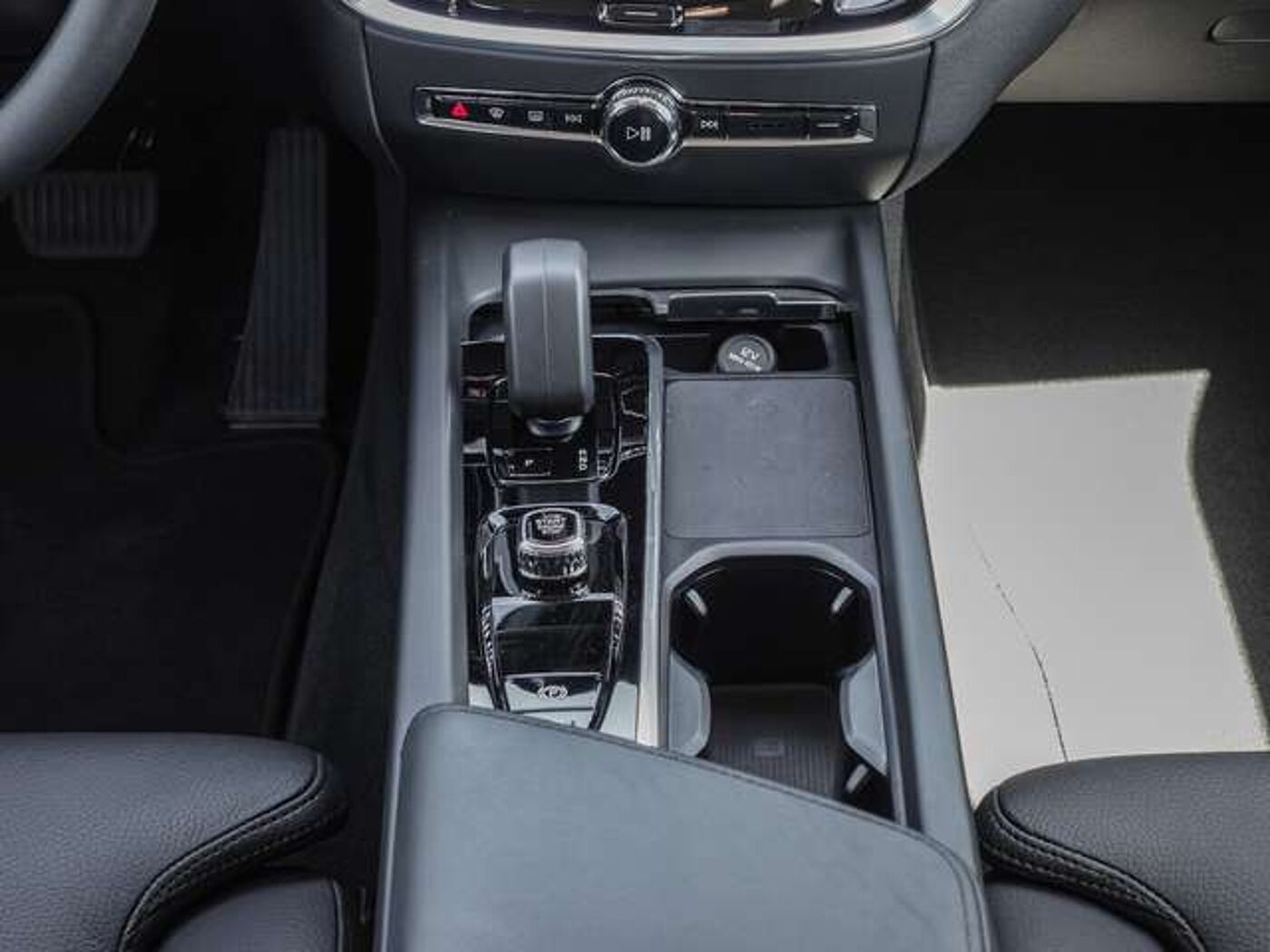 Volvo  B4 AWD Plus 4xSHZ ACC LED Kamera