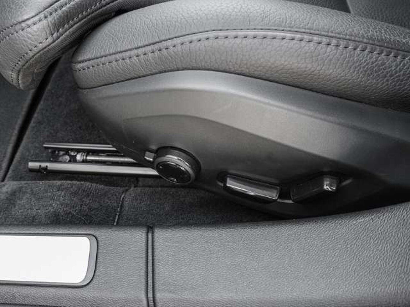Volvo  B4 AWD Plus 4xSHZ ACC LED Kamera