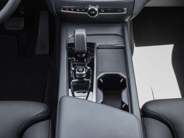 Volvo  B4 AWD Plus 4xSHZ ACC Harman/Kardon