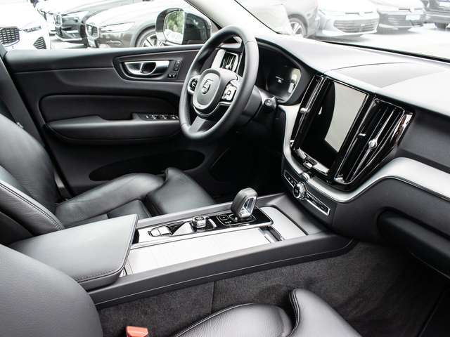 Volvo  B4 2WD Plus Dark 2WD AUT EL. HECK Sthz. LED