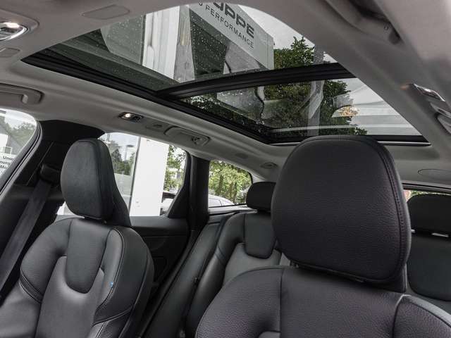 Volvo  XC 60 T6 AWD Inscription Plug-In  Recharge Head UP