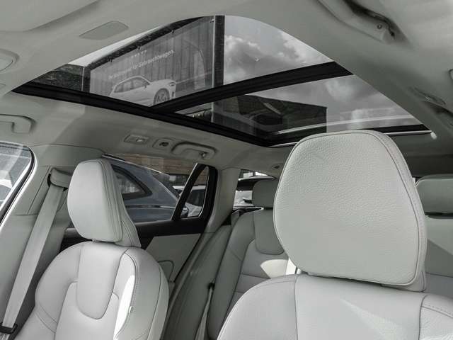 Volvo  B4 AWD Plus Pano LED 360Grad