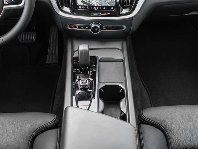 Volvo  B4 AWD Plus 4xSHZ ACC LED