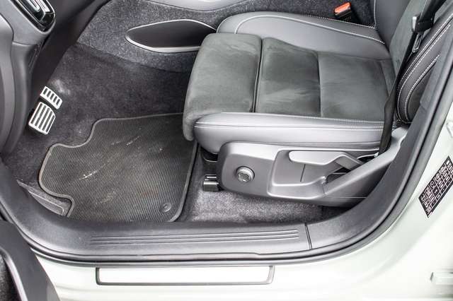 Volvo  P8 Pure Electric 2WD Plus Recharge ACC AUT