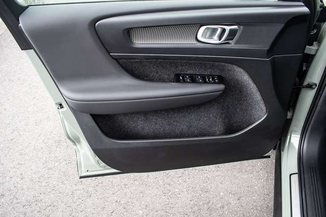 Volvo  P8 Pure Electric 2WD Plus Recharge ACC AUT