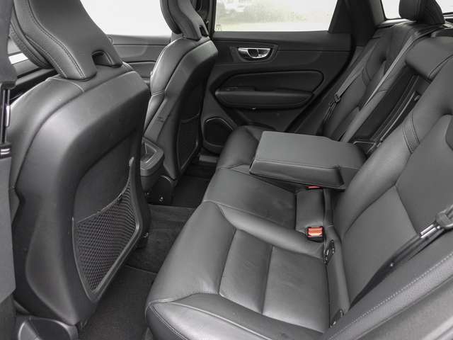 Volvo  B4 2WD Plus Bright Plus Bright 2WD 4xSHZ LM