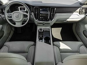 Volvo  B4 (Diesel) AWD Ultimate Pano Head UP LED