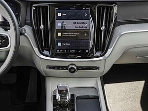 Volvo  B4 (Diesel) AWD Ultimate Pano Head UP LED