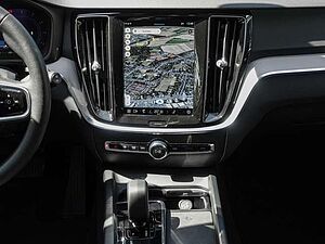 Volvo  B4 AWD Plus