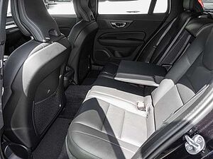 Volvo  B4 AWD Plus