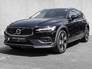 Volvo  B4 AWD Plus