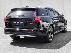 Volvo  B4 AWD Plus