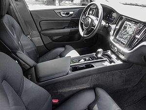 Volvo  B4 AWD Plus