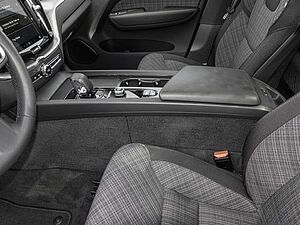 Volvo  T6 AWD Essential Plug-In Pano Sthz. LED