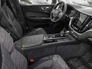 Volvo  T6 AWD Essential Plug-In Pano Sthz. LED