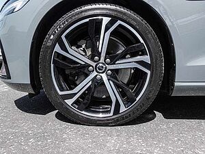 Volvo  T8 Twin Engine AWD Ultimate Dark Plug-In Head UP A