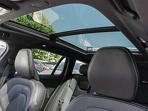 Volvo  T8 Twin Engine AWD Ultimate Dark Plug-In Head UP A