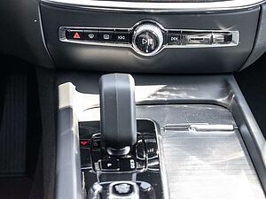 Volvo  B4 AWD Plus ACC LED
