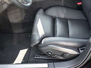 Volvo  B4 AWD Plus ACC LED