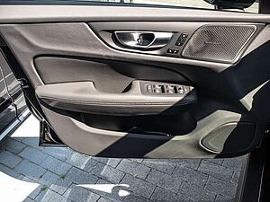 Volvo  B4 AWD Plus ACC LED