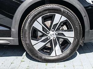 Volvo  B4 AWD Plus ACC LED
