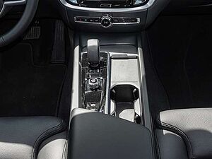 Volvo  B4 AWD Plus ACC LED