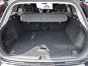 Volvo  B4 AWD Plus ACC LED