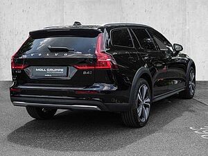 Volvo  B4 AWD Plus ACC LED