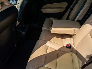 Volvo  B4 2WD Plus Dark MATRIX Pano