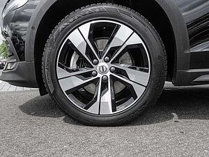 Volvo  B4 AWD Plus AHK LED