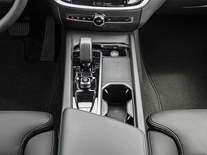 Volvo  B4 AWD Plus LED