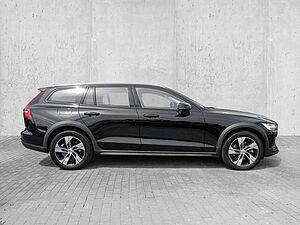 Volvo  B4 AWD Plus LED